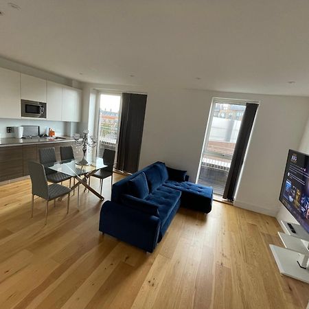 Luxury Top Floor Penthouse Apartment Near Heathrow Londra Dış mekan fotoğraf